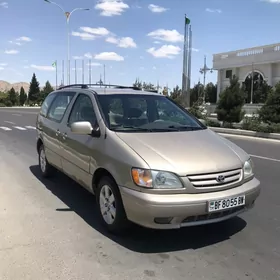 Toyota Sienna 2002
