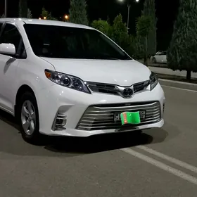 Toyota Sienna 2017