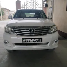 Toyota Fortuner 2012