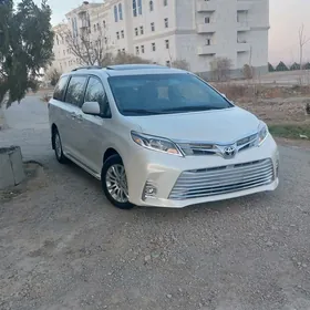 Toyota Sienna 2018