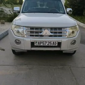 Mitsubishi Pajero 2011