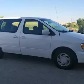 Toyota Sienna 1999