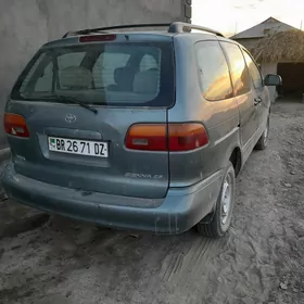 Toyota Sienna 1999