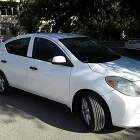 Nissan Versa 2013