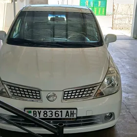 Nissan Tiida 2005