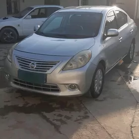 Nissan Versa 2012