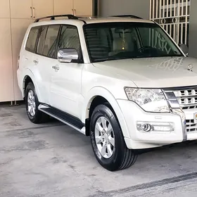 Mitsubishi Pajero 2015