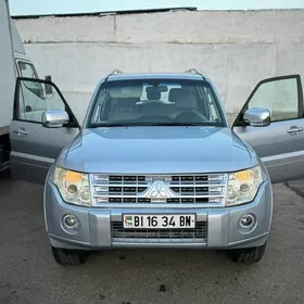 Mitsubishi Pajero 2009