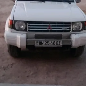 Mitsubishi Pajero 1992