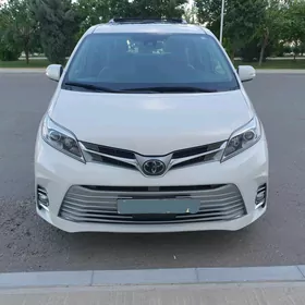 Toyota Sienna 2019