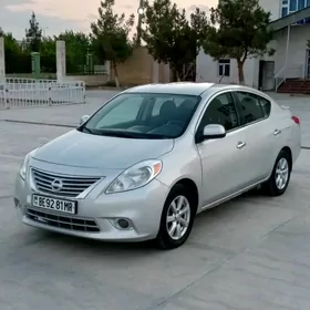 Nissan Versa 2013