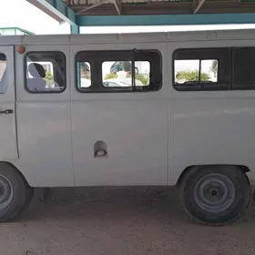 UAZ 2206 2000