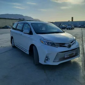 Toyota Sienna 2017