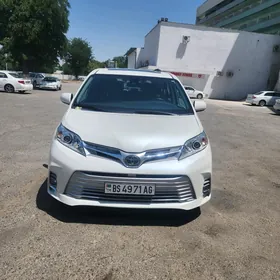 Toyota Sienna 2019