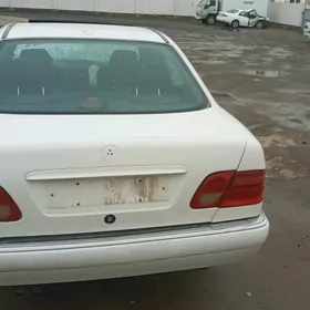 Mersedes E230