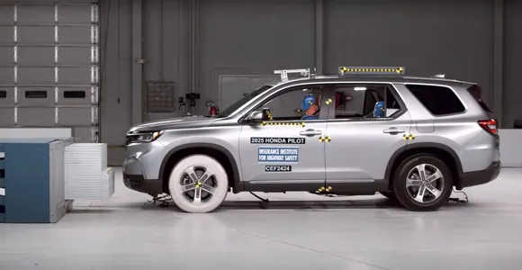 Honda Pilot 2025 çaknyşyk-synagynyň netijesi boýunça IIHS-iň iň ýokary howpsuzlyk derejesini aldy