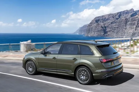 Представлен пятиместный внедорожник Audi Q7 2025