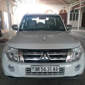 Mitsubishi Pajero 2014