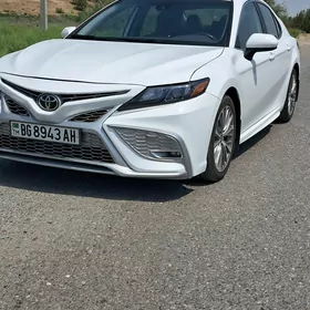 Toyota Camry 2021