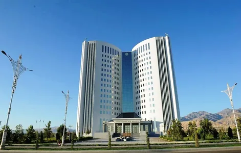 Türkmenistanda 3 sany ýokary okuw mekdebine täze rektor bellenildi