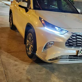 Toyota Highlander 2021