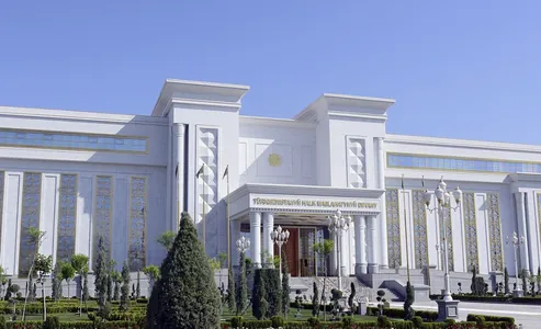 Президент поручил начать подготовку к заседанию Халк Маслахаты Туркменистана