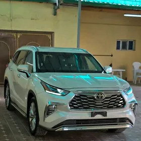 Toyota Highlander 2021