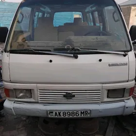 Nissan Urvan 1992