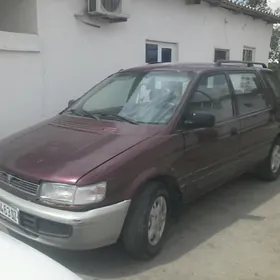 Mitsubishi Chariot 1996