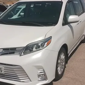 Toyota Sienna 2018