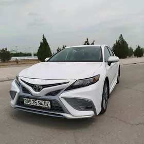 Toyota Camry 2021