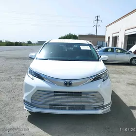 Toyota Sienna 2021