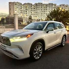 Toyota Highlander 2021