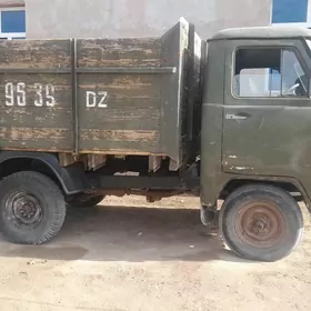 UAZ 452 1982