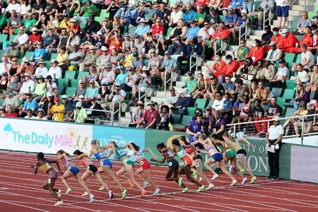 Awstraliýaly Jessika Hall 2000 metr aralygy 5 minut 20 sekuntda geçen ilkinji zenan boldy