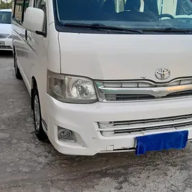 Toyota Hiace 2011