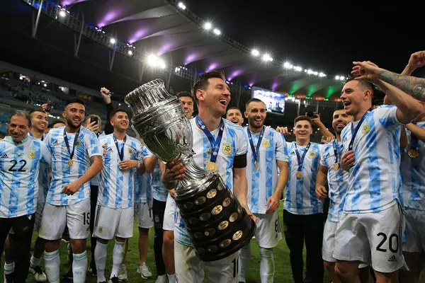 Messi taryhda iň köp titula eýe bolan futbolçy boldy