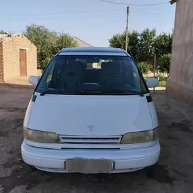 Toyota Previa 1990