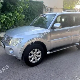 Mitsubishi Pajero 2011