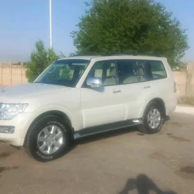 Mitsubishi Pajero 2016