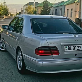 Mercedes-Benz E320 2001