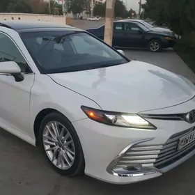 Toyota Camry 2021