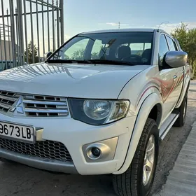 Mitsubishi L200 2010