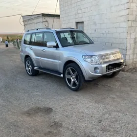 Mitsubishi Pajero 2012