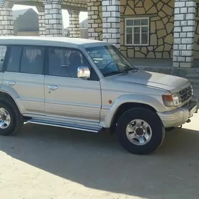 Mitsubishi Pajero 1992