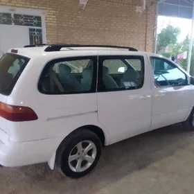 Toyota Sienna 2000