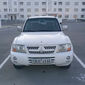 Mitsubishi Pajero 2004