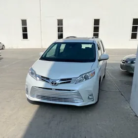 Toyota Sienna 2019