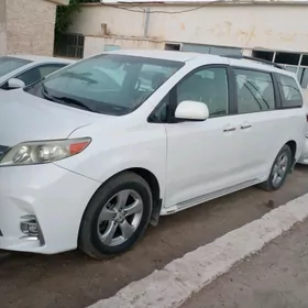 Toyota Sienna 2017