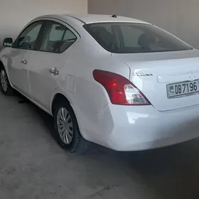 Nissan Versa 2012